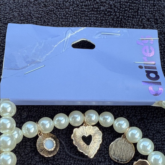 Claire's Good-tone & Pearl Charm Necklace - Picture 5 of 5